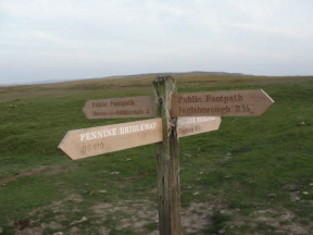 Penine Bridleway
MR=576x432pixels 8x6inches 72ppi
HR=3648x2736p 50x38in 72ppi 26 mile Yorkshire Peaks walk 2011